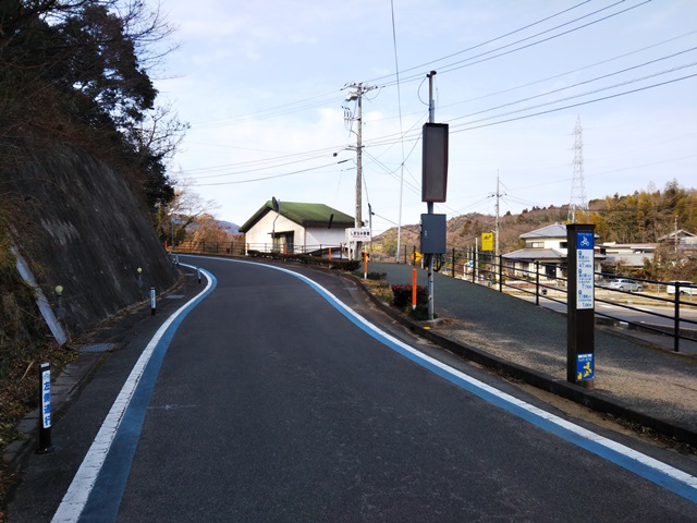 【写真】しまなみ海道の橋と自転車専用道出入口：大三島橋の伯方島側の自転車道入口