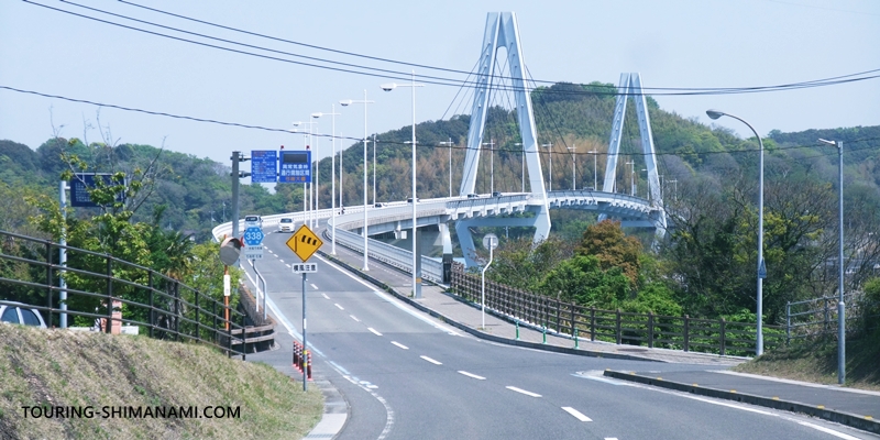 【写真】しまなみ海道の橋と自転車専用道出入口：ゆめしま海道の弓削大橋