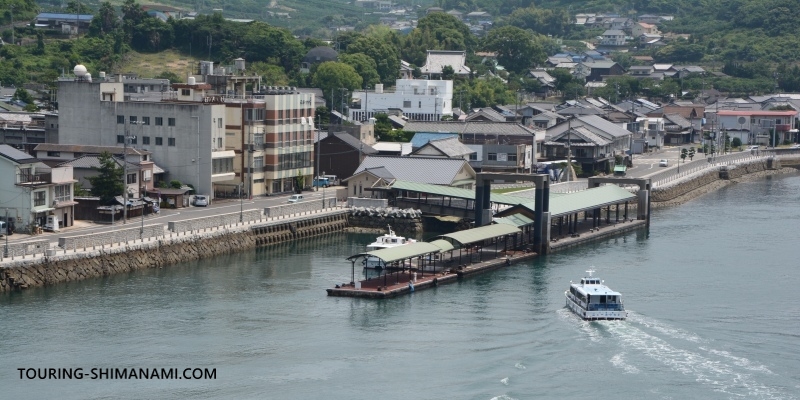 瀬戸田港を船が行き来する風景