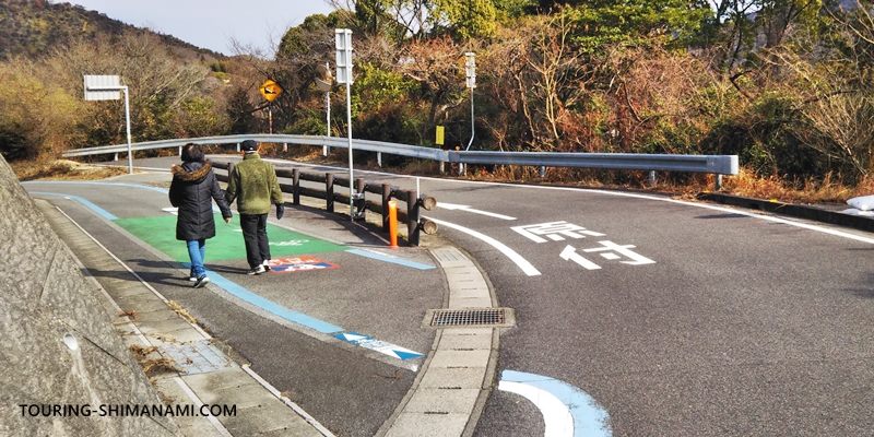 【写真】しまなみ海道の初心者サポートのしくみ：原付バイクとサイクリングロードの分岐の案内