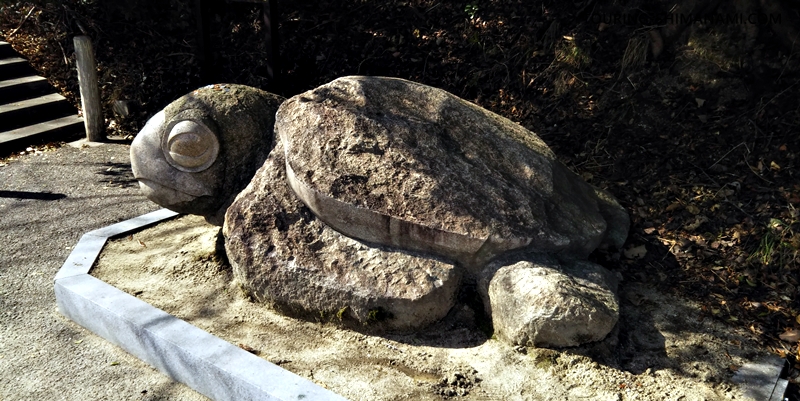 【写真】亀老山展望公園ヒルクライム：亀老山の名前の由来になった亀の石像