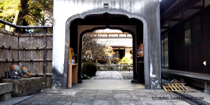 【写真】しまなみ海道の観光スポット：大島の寺院、亀老山高龍寺の入り口