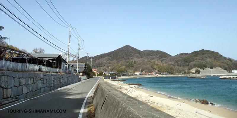 【写真】友浦久米キャンプ場：大島の友浦海岸通りを進む