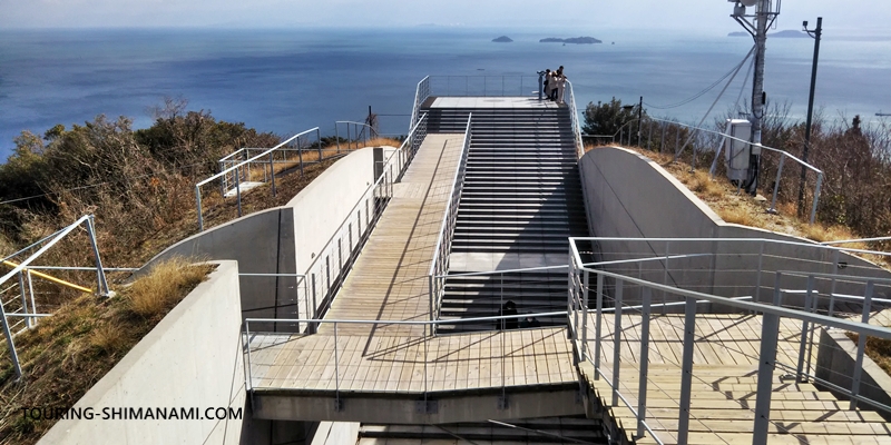 【写真】来島海峡大橋を望む絶景展望台：隈研吾さんが設計した亀老山の展望台