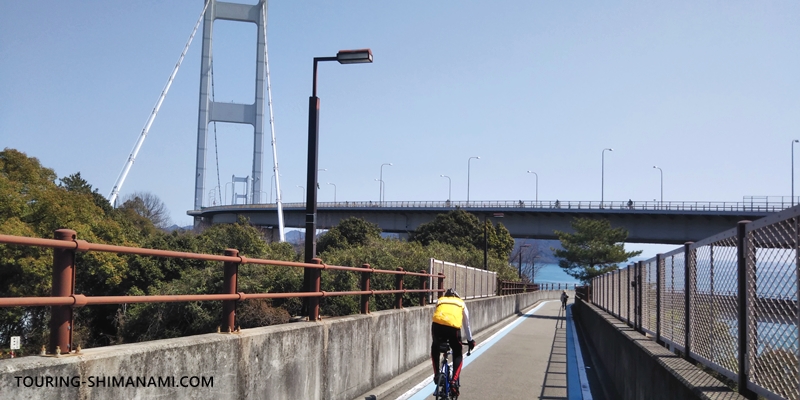 【写真】橋と自転車専用道出入口：来島海峡大橋と自転車歩行者専用道とサイクリスト