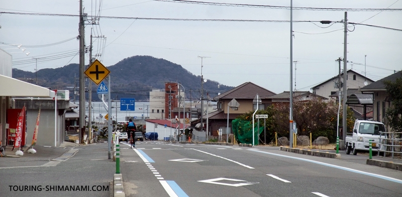 【写真】しまなみ海道で初心者が安全のために気を付けるべきポイント：島の生活の道路を借りてサイクリング