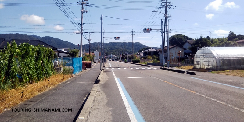 【写真】しまなみ海道のメインルート：旧吉海町の市街地エリアを進むブルーライン