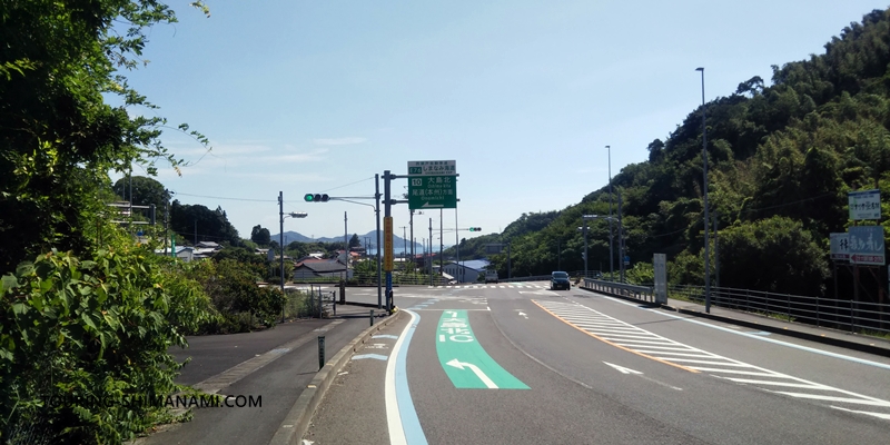 【写真】しまなみ海道のメインルート：大島北インターチェンジの前を通過
