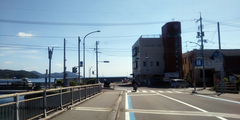 【写真】しまなみ海道のメインルート：宮窪漁港のT字交差点を左方向へ