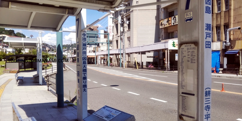 【写真】尾道駅の自転車組立場やバスターミナルなどの施設：尾道駅前バス停の7番乗り場