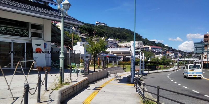 【写真】尾道駅の自転車組立場やバスターミナルなどの施設：自転車組立場へのアクセス