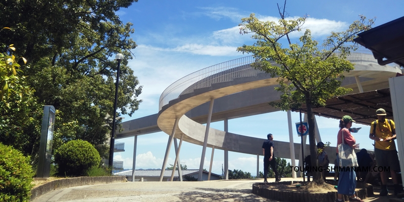 【写真】千光寺公園展望台PEAKとロープウェイ：ぐるりと回り込む螺旋階段が特徴的