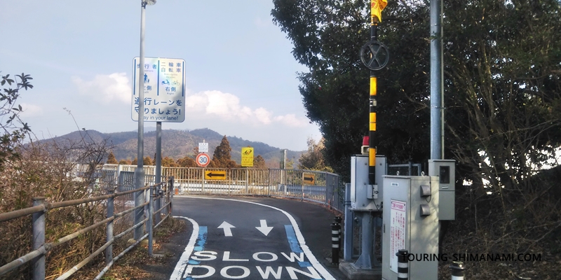 【写真】しまなみ海道の通行止め：大三島橋の自転車道通行止め遮断器