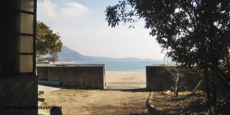 【写真】生口島のベルべデールせとだ：左側の防波フェンスから砂浜へ