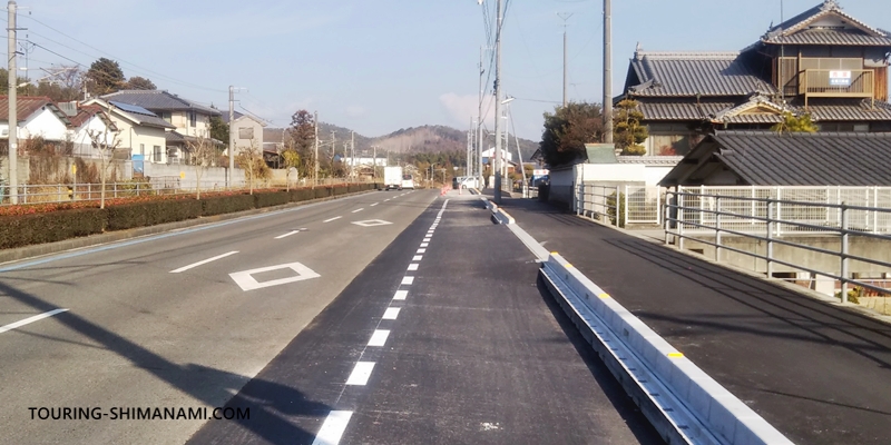 【写真】今治駅から来島海峡大橋へ：車道と歩道の間に広めの自転車走行スペース