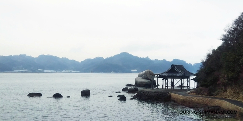 【写真】はまかぜ海道サイクリング：巨石が海に浮かぶ不思議な風景