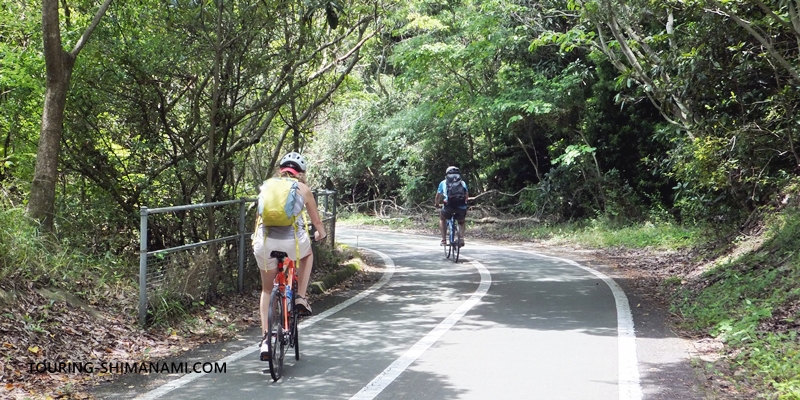 【写真】因島運動公園の駐車場：しまなみ海道の自転車道をサイクリング