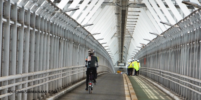 【写真】因島運動公園の駐車場：向島の因島の間にかかる因島大橋をサイクリング