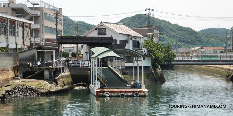 【写真】尾道駅前渡船：水路へと飛び出た富浜乗り場の桟橋