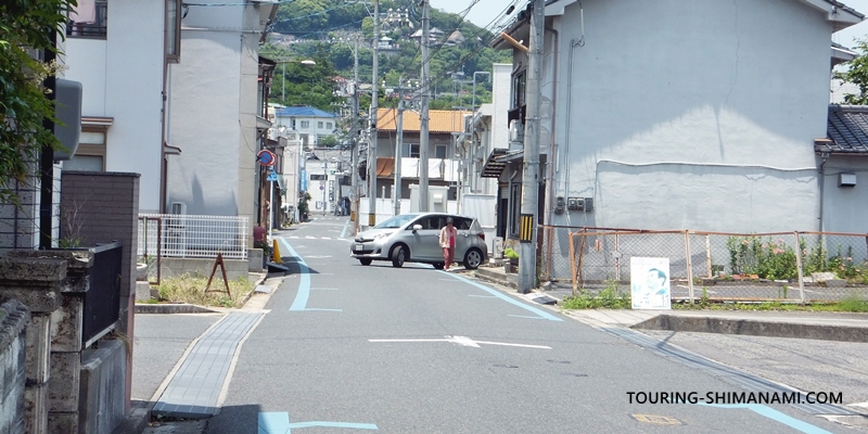 【写真】兼吉渡し：東西橋交差点から兼吉乗り場へのアクセス道路