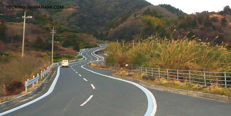 【写真】しまなみ海道のメインルートと外周コース：大三島の南側にあるくねくねの上り坂