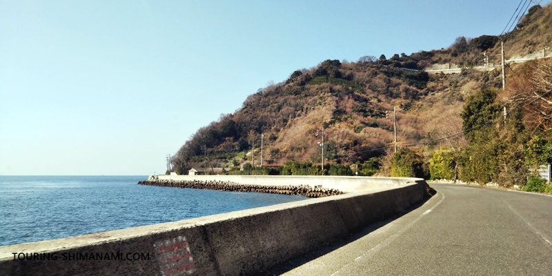 【写真】とびしま海道サイクリング:山が迫る海沿いの道を快走できるのが魅力