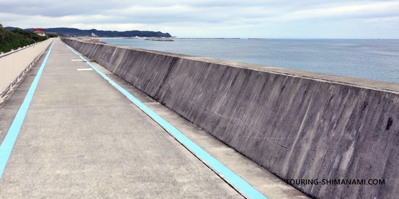 Photo: Japan cycling route – Blue guide lines similar to those on the Shimanami Kaido