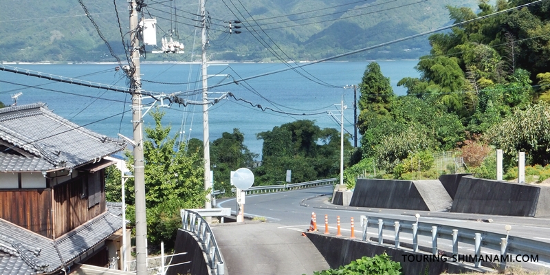 【写真】大島の外周コース:田浦峠は北側も急な坂道になっている