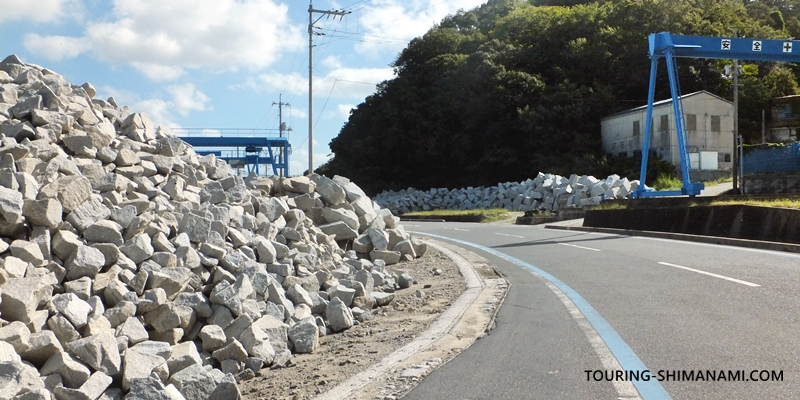 【写真】大島の外周コース:山の上の採石場から運ばれてくる