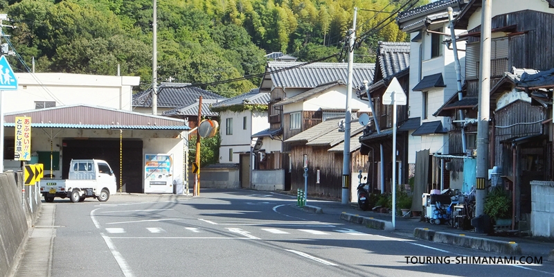【写真】大島の外周コース:吉海町椋名の集落を抜けていきます